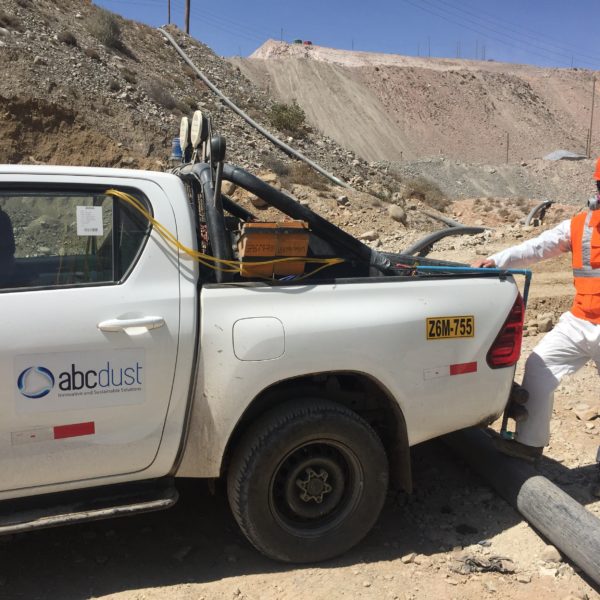 abcdust worker on mining site