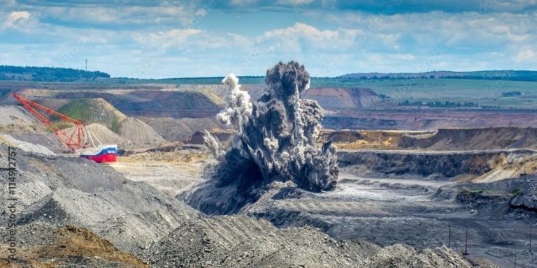 Dust Control Best Practices in Drilling and Blasting Processes for Open Pit Mines